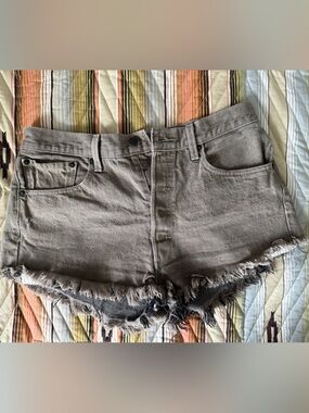 Vintage LeVIS 501 fly button cutoff festival shorts